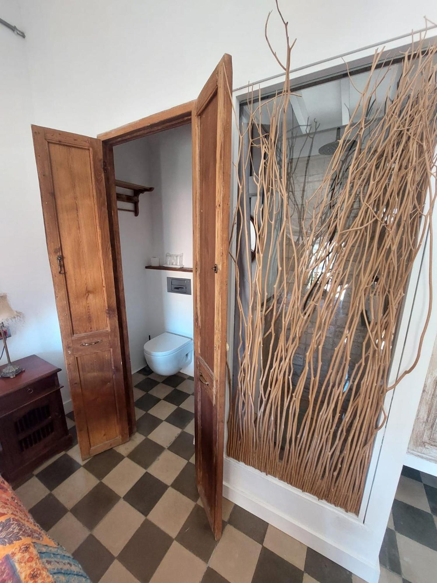 ホテル カサ デ ウエスペデス バラ デ レイ イビサ・タウン 部屋 写真